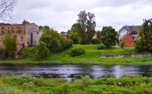 Bauska-Synagogue-site-from-other-part-of-river-sm